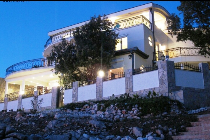 Villa on the coast in Utjeha